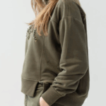 Felpa dritta con applicazioni verde militare