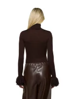 Maglione con collo alto e frange marrone