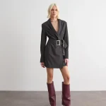 Mini dress con maxi cintura