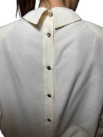 Camicia a goccia davanti con bottoni dietro in tecno fluido vaniglia