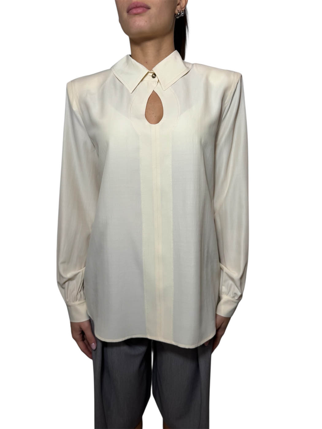 11322 Camicia a goccia davanti con bottoni dietro in tecno fluido vaniglia