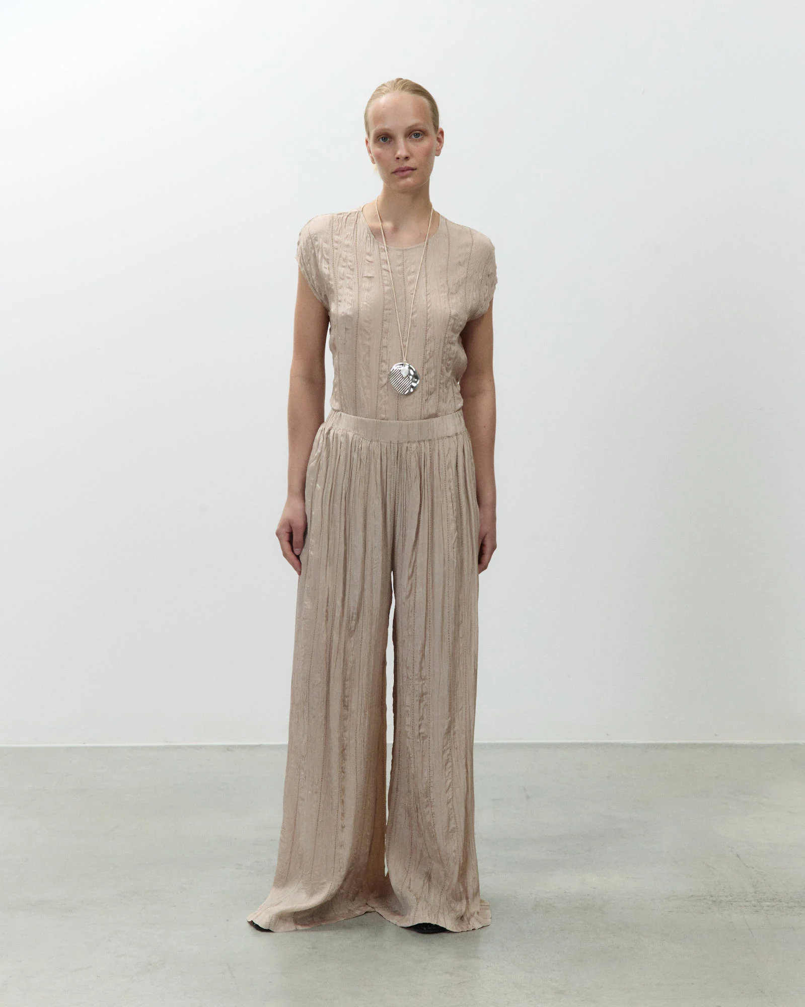 11496 ALYSI PANTALONE WRINKLE AMPIO colore cipria