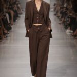 Simona Corsellini top con rever marrone