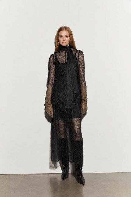 ABITO NERO IN PIZZO