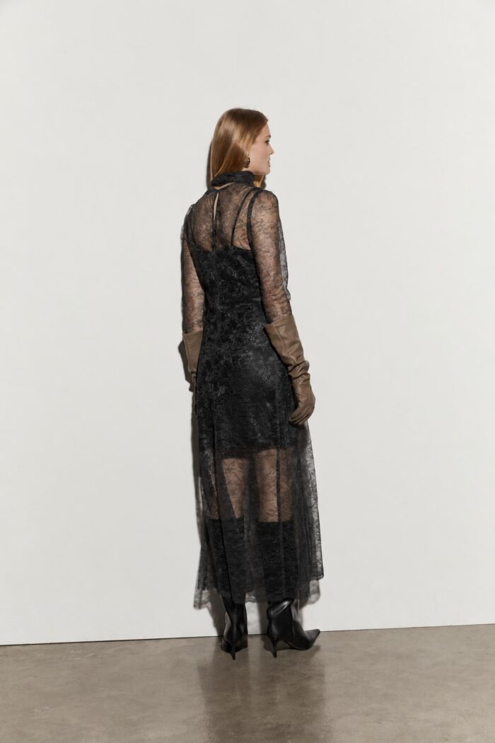 ABITO NERO IN PIZZO