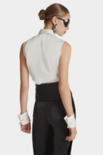 Top in raso heavy con papillon, polsi staccati e gemelli